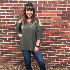 {PLUS SIZE} Olive Cold Should Top
